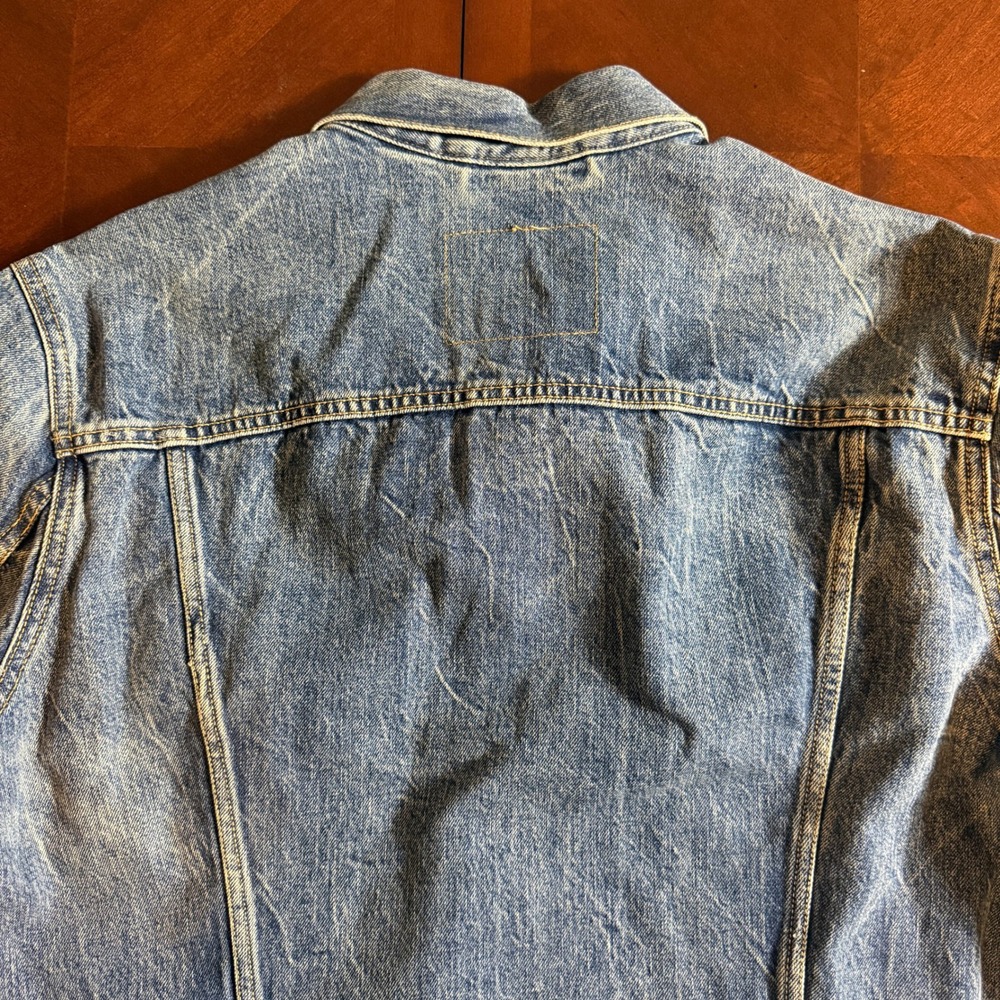 Levi Strauss & Co Mens XL Distressed Trucker Jacket Light Wash Blue 72334-0296 - Picture 16 of 16